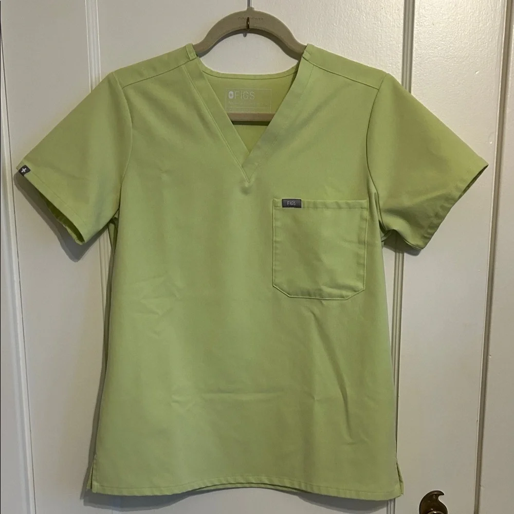 Women’s Figs scrubs top - Picture 1 of 4